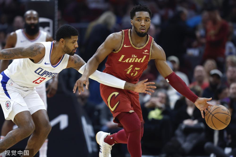 许多球迷和 许多球迷和